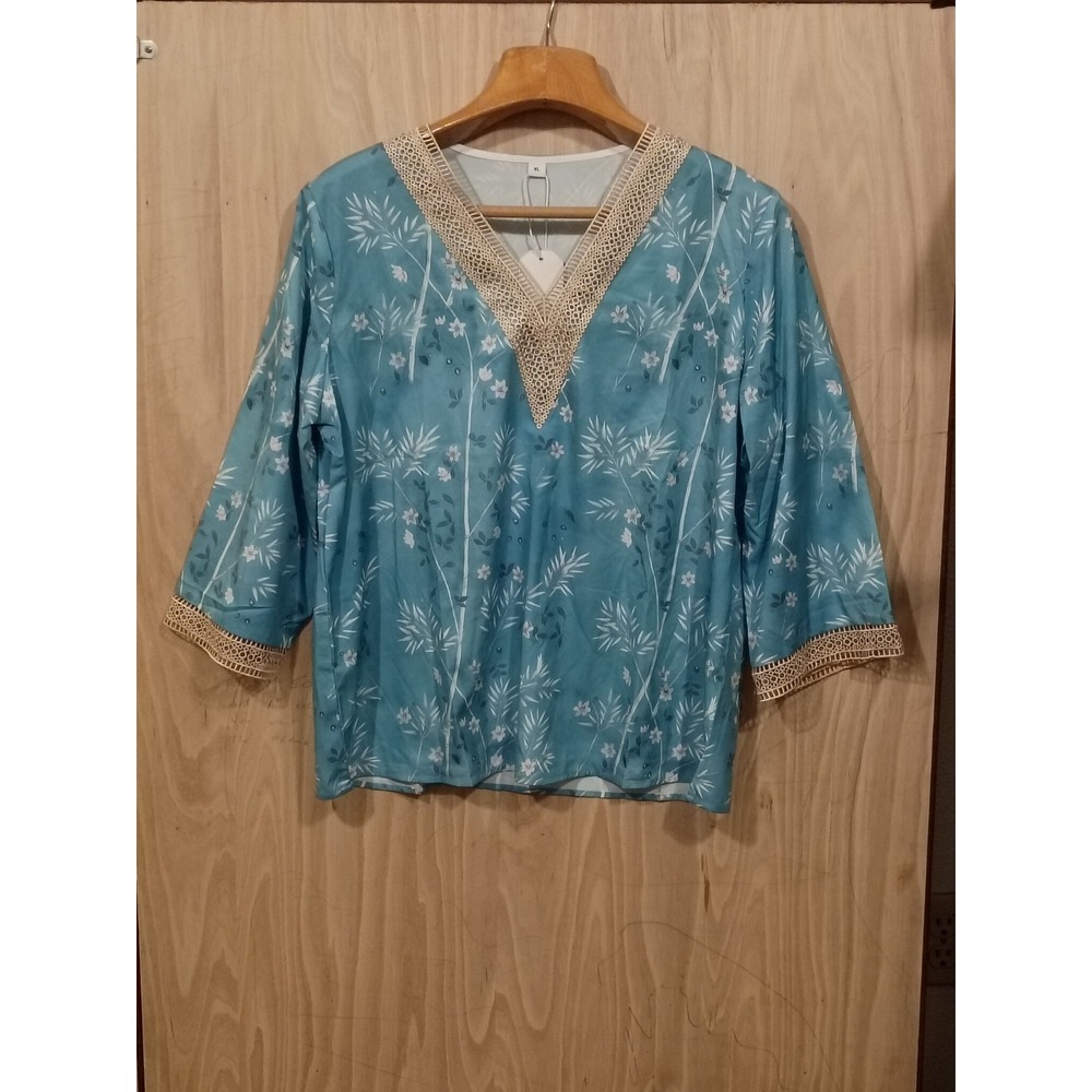 Made With Love Three Quarter Sleeve Women's Tunic‎ V-Neck Floral Print Size XL.